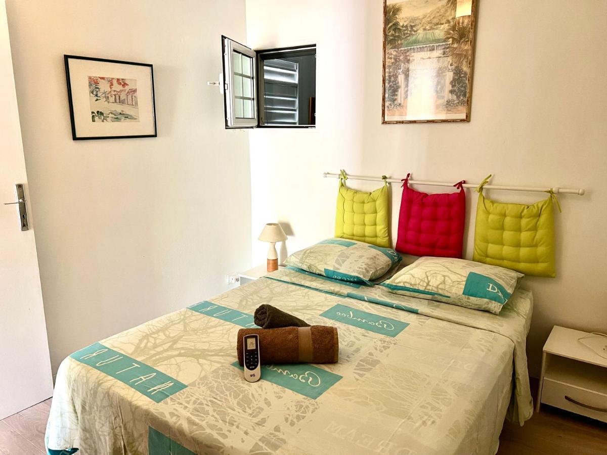 Ti Cabanon. Appartement Vue Mer A Deshaies. المظهر الخارجي الصورة